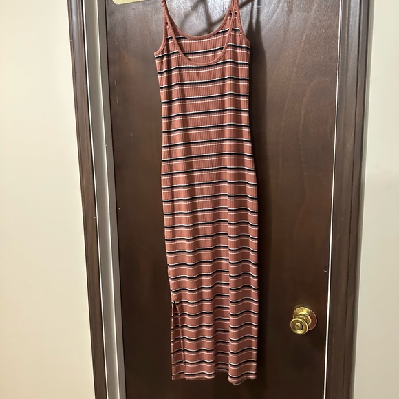 Small Adjustable Dress. MUST BE BUNDLED - Picture 4 of 6